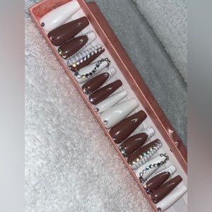 16 piece press on nails